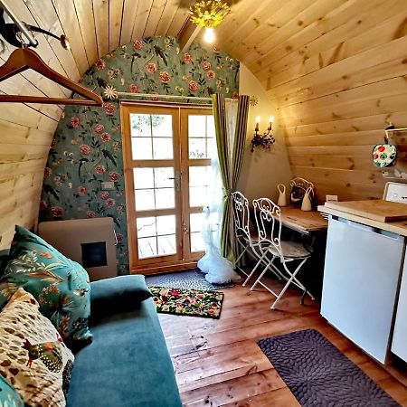 Tiny Cottage Casa Uccello Априкале Екстериор снимка