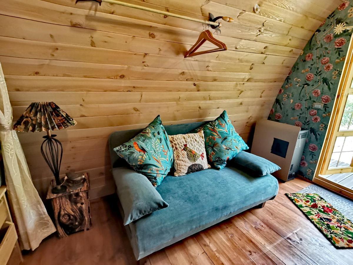 Tiny Cottage Casa Uccello Априкале Екстериор снимка