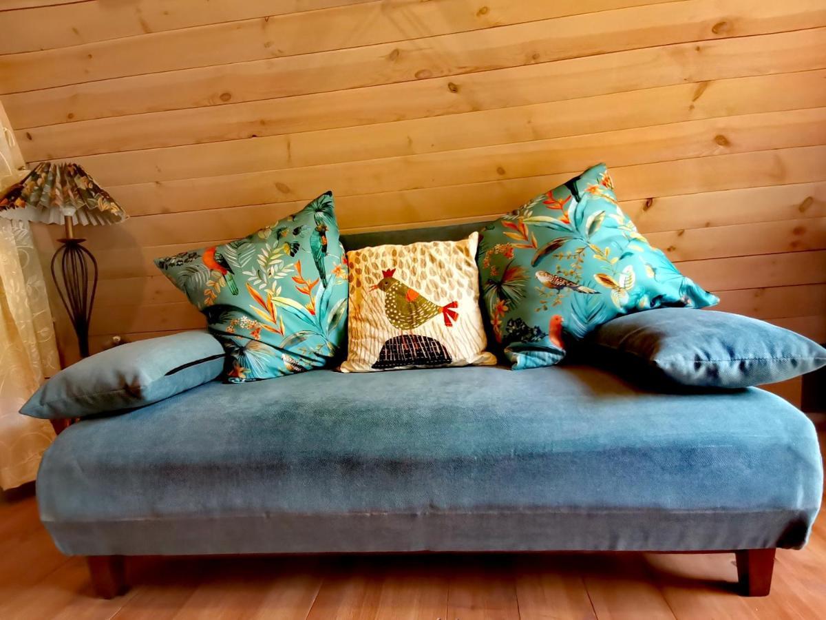 Tiny Cottage Casa Uccello Априкале Екстериор снимка
