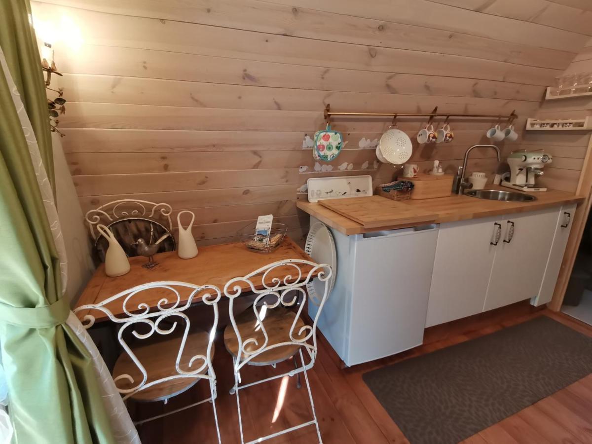 Tiny Cottage Casa Uccello Априкале Екстериор снимка